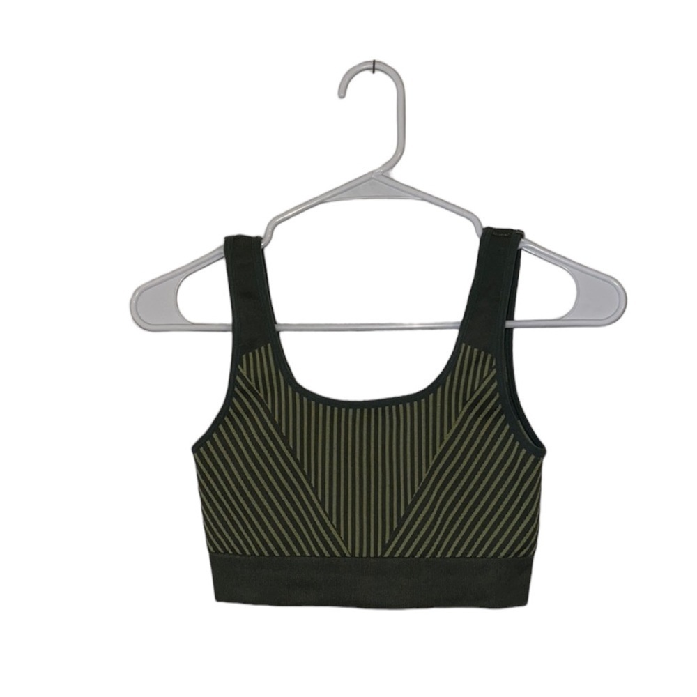 Fabletics sports bra - seem less green patterned bra - size XS